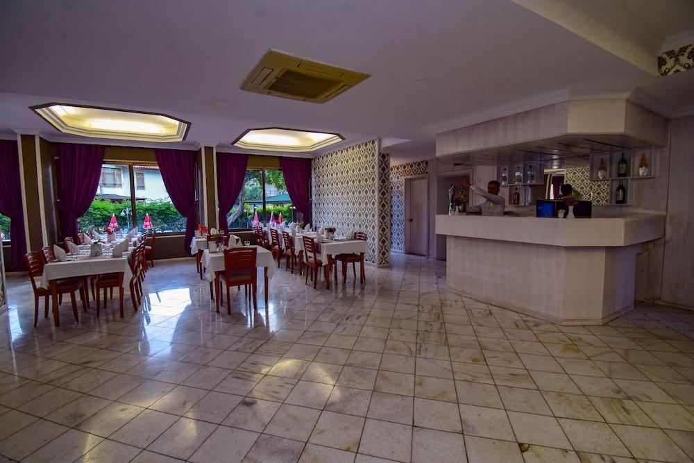 Juniper Hotel Ичмелер Екстериор снимка