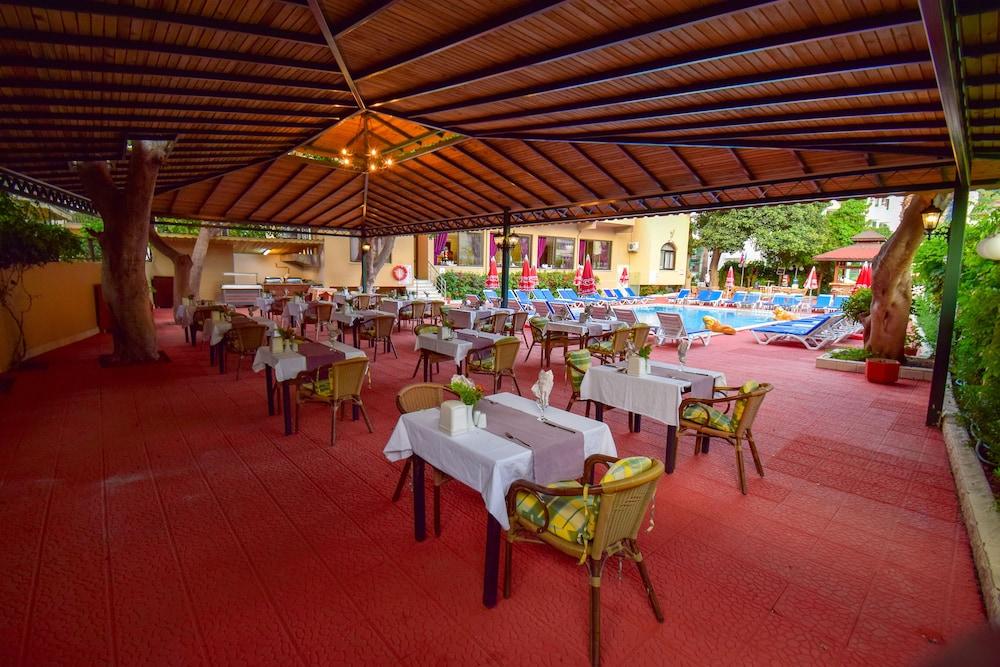 Juniper Hotel Ичмелер Екстериор снимка