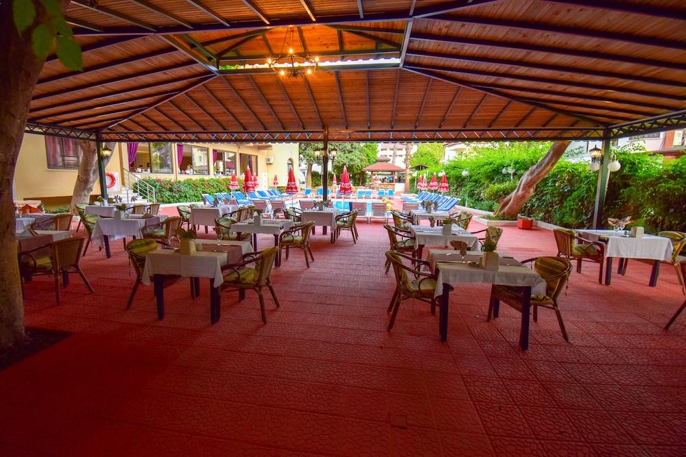 Juniper Hotel Ичмелер Екстериор снимка